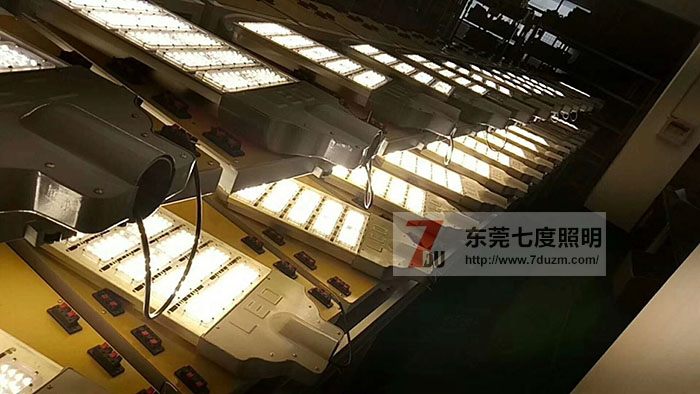 東莞茄子视频懂你更多照明模組式大功率led路燈頭批量老化
