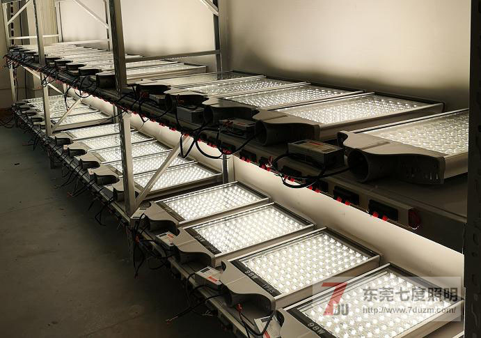 東莞茄子视频懂你更多照明大功率LED路燈老化效果照片