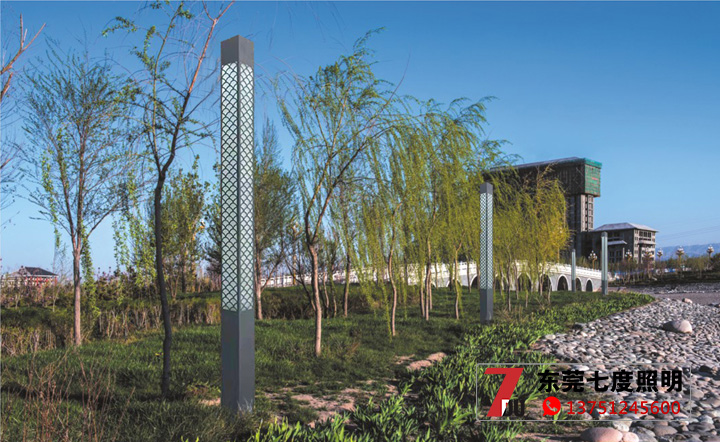 (QDJGDZ-015)公園景區3米-5米LED方形茄子视频在线免费观看柱安裝效果實拍圖片