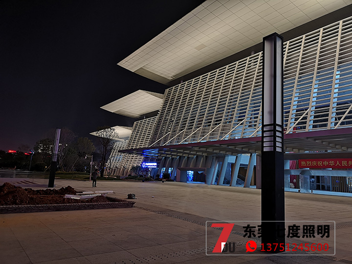 東莞市民服務中心中心廣場方形茄子视频在线免费观看柱安裝效果圖片