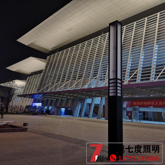 6米現代簡約市政廣場LED茄子视频在线免费观看柱安裝效果圖