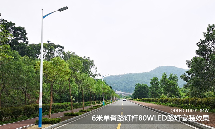 6米單臂茄子视频黄色网站上裝80WLED平板路燈頭安裝實景效果