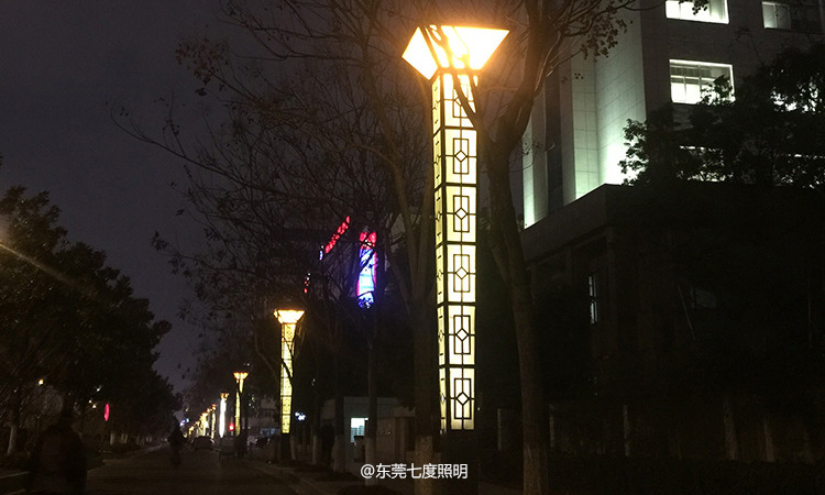 4米高倒方錐體園林茄子视频在线免费观看柱街道安裝亮燈效果