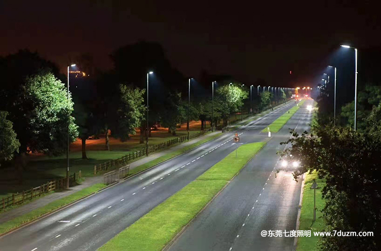 雙向4車道10米高道路茄子视频黄色网站+200WLED路燈照明效果